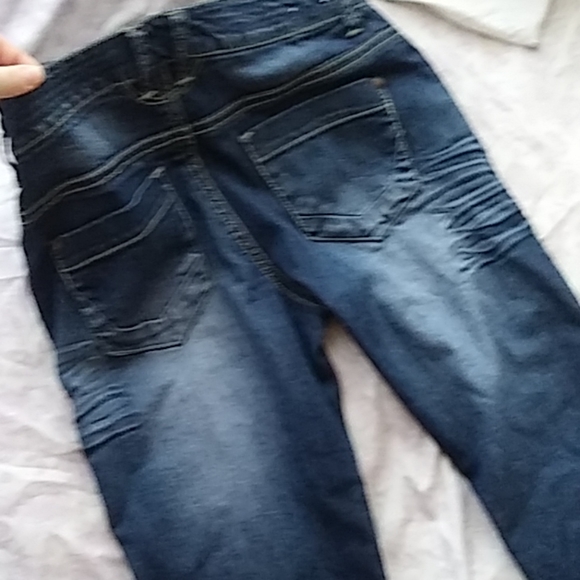 Junior's size 5 pair of jeans - Picture 4 of 4